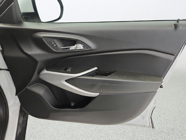 Used 2025 Chevrolet Trax LS w/ LS Convenience Package FWD image 27