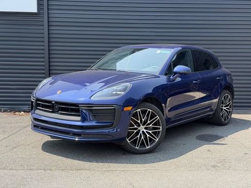 Certified 2024 Porsche Macan AWD/4WD image 1