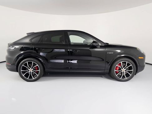 Certified 2025 Porsche Cayenne S AWD/4WD image 12