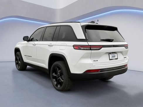 New 2025 Jeep Grand Cherokee Limited w/ Luxury Tech Group II image 3
