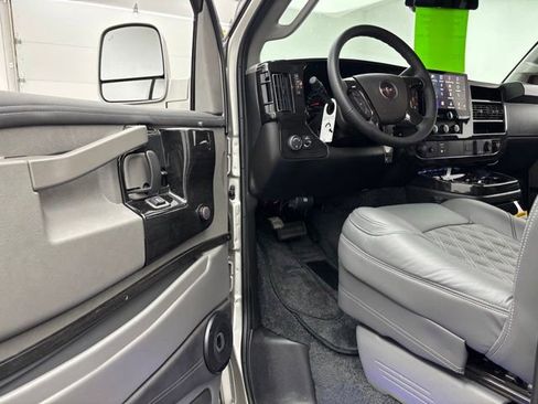 New 2026 GMC Savana 2500 Extended RWD image 17