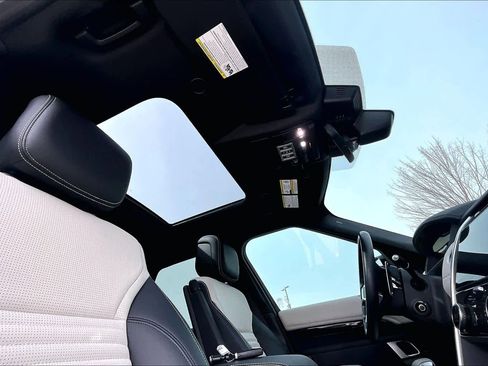 Used 2023 Land Rover Discovery S R-Dynamic image 14