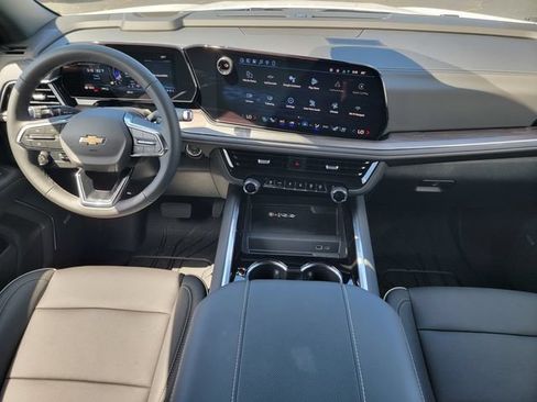 New 2026 Chevrolet Suburban Premier w/ Sun And Tow Package AWD/4WD image 18