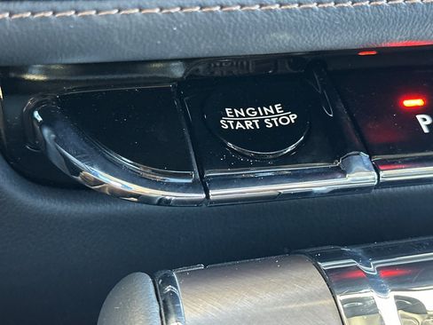 New 2025 Lincoln Aviator AWD w/ Equipment Group 101A image 23