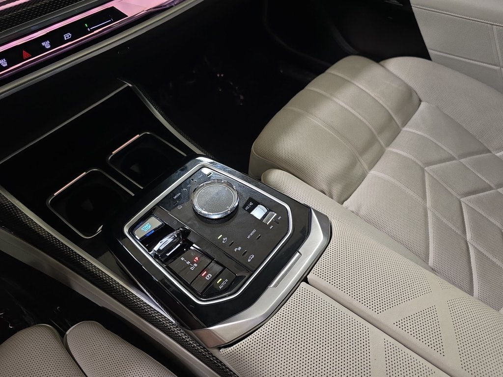 Certified 2023 BMW i7 xDrive60 AWD/4WD image 26