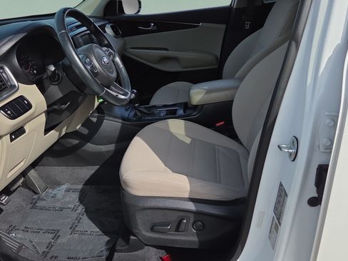 Used 2016 Kia Sorento FWD w/ LX Convenience Package image 9