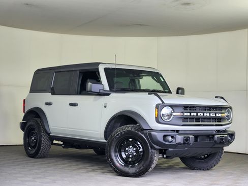 New 2026 Ford Bronco Big Bend w/ Black Diamond Package image 1