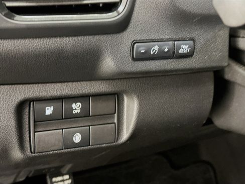 Used 2024 Nissan Leaf S image 17