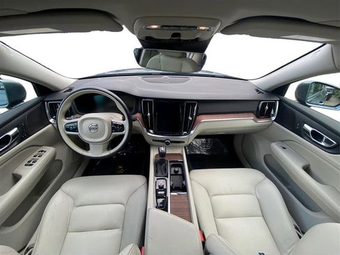 Used 2019 Volvo S60 T6 Momentum w/ Multimedia Package image 35