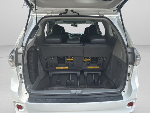 Used 2011 Toyota Sienna SE w/ Preferred Pkg FWD image 29