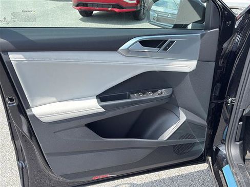 New 2026 Volkswagen Taos SE FWD image 26