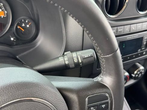Used 2015 Jeep Patriot High Altitude AWD/4WD image 27