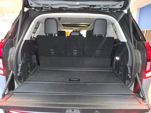 Used 2025 Ford Expedition Platinum image 25