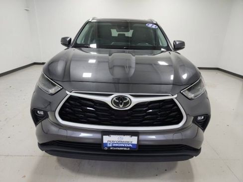Used 2022 Toyota Highlander XLE AWD/4WD image 9