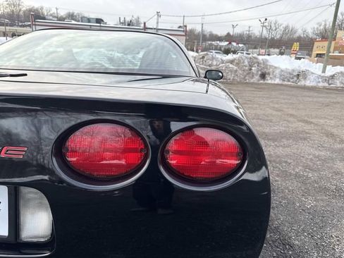 Used 2004 Chevrolet Corvette Coupe w/ Preferred Equipment Group image 7