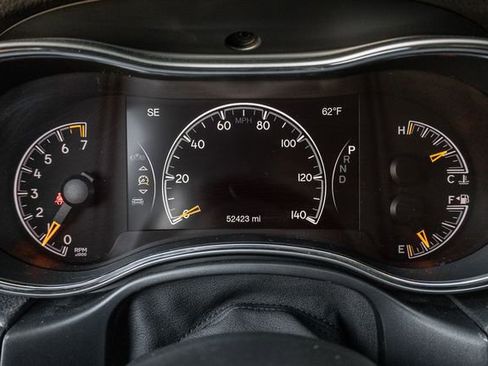 Used 2021 Jeep Grand Cherokee Laredo X image 10