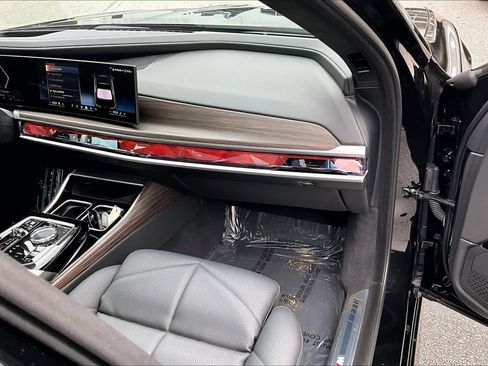 Used 2023 BMW 740i 740i w/ Parking Assistance Package image 18