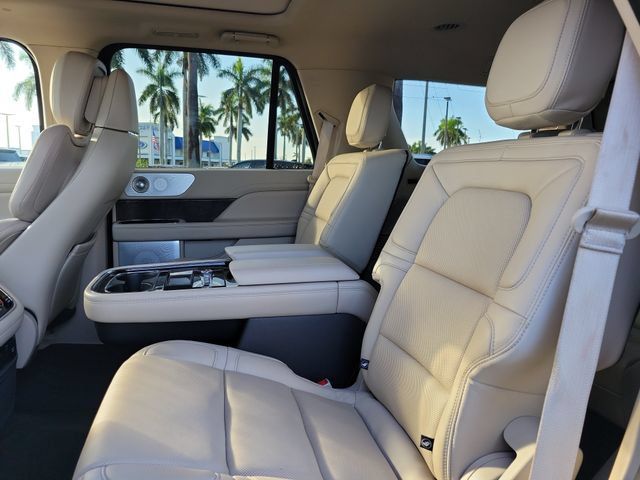 Certified 2021 Lincoln Navigator Reserve w/ Luxury Package AWD/4WD image 16