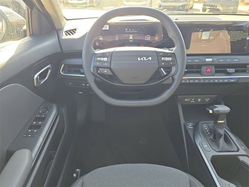 New 2025 Kia K4 LXS image 15