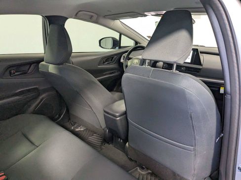 Used 2025 Toyota Prius LE FWD image 30