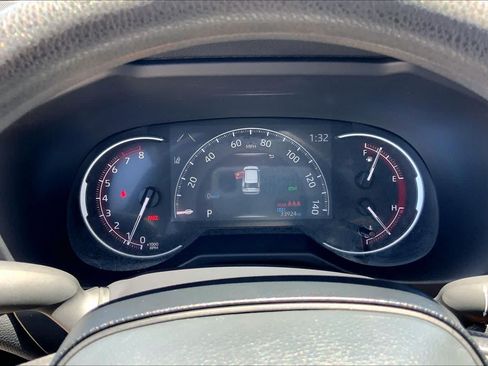 Used 2025 Toyota RAV4 XLE FWD image 25