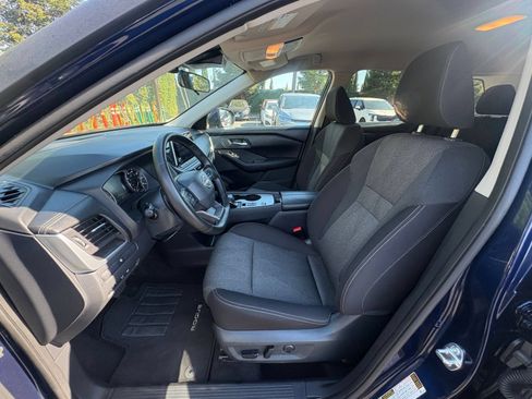 Used 2025 Nissan Rogue SV FWD image 29