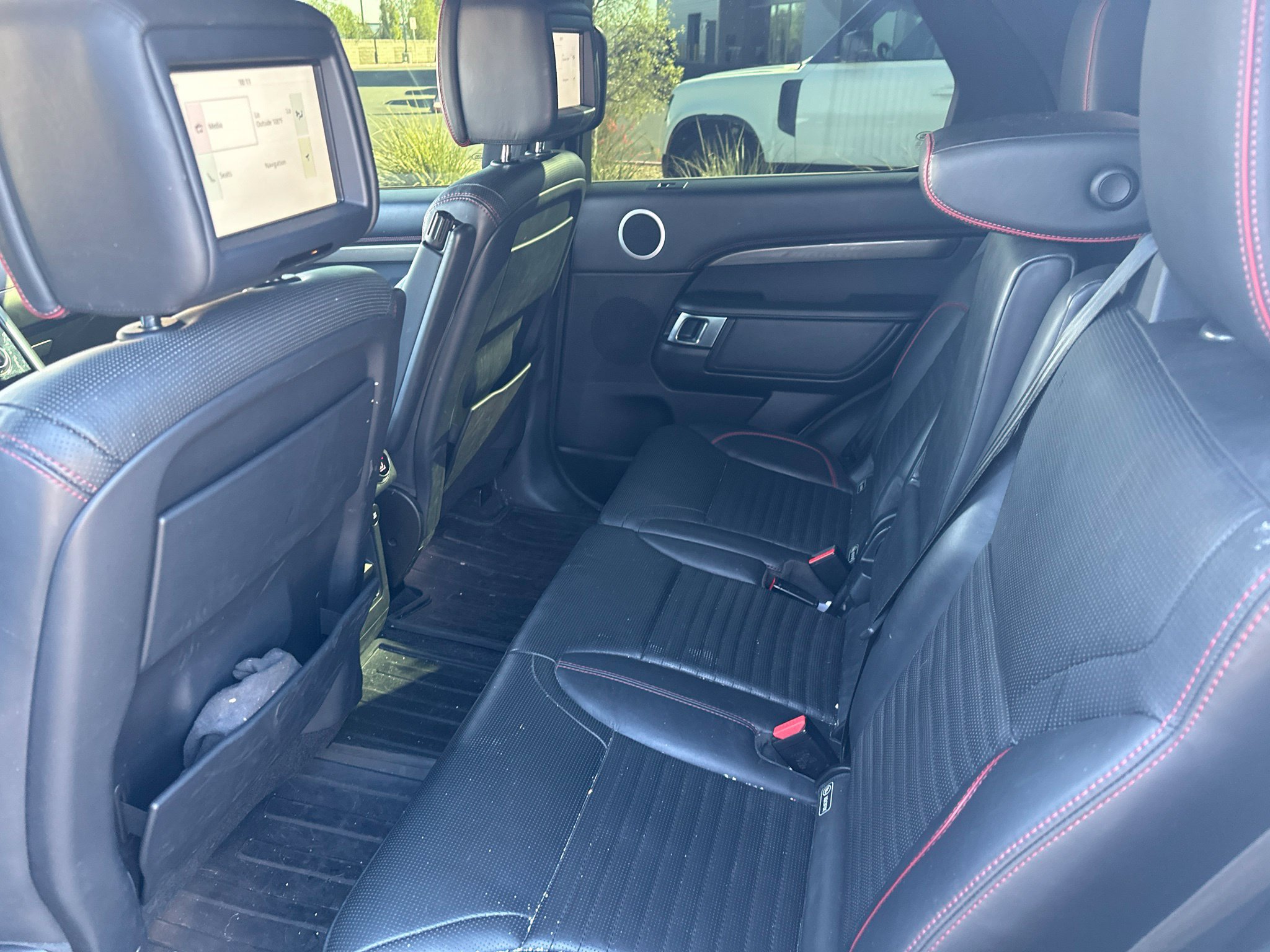Used 2018 Land Rover Discovery HSE AWD/4WD image 5