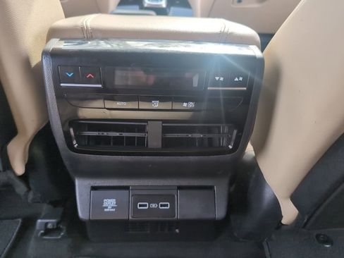 Used 2023 Acura MDX SH-AWD image 19