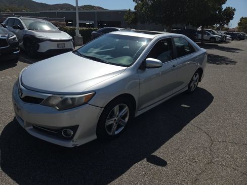 Used 2012 Toyota Camry SE w/ Leather Pkg FWD image 1