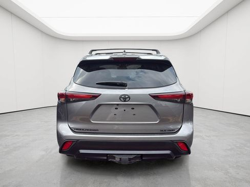 Used 2025 Toyota Highlander XLE AWD/4WD image 9