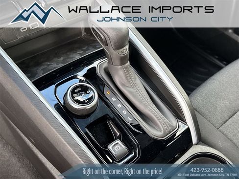 Used 2024 Chevrolet Colorado Trail Boss w/ Technology Package image 17