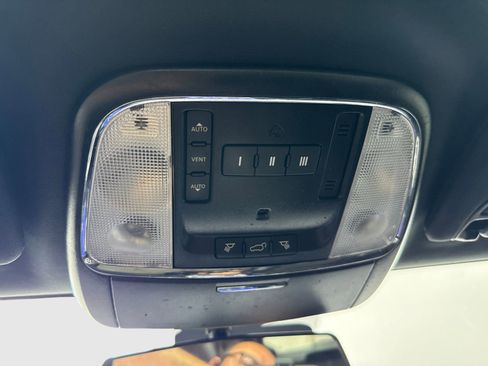 Used 2021 Jeep Grand Cherokee Laredo X AWD/4WD image 33