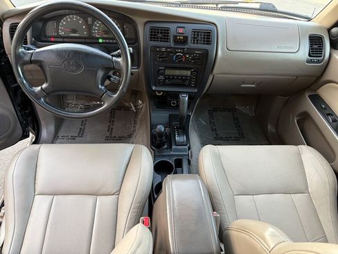 Used 2002 Toyota 4Runner SR5 w/ Leather Trim Pkg AWD/4WD image 28