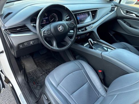 Used 2020 Buick Enclave Essence w/ Sport Touring Edition FWD image 17