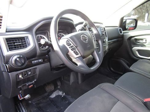 Used 2018 Nissan Titan SV image 12