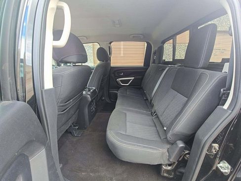 Used 2019 Nissan Titan SV w/ SV Convenience Package image 9