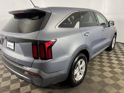 Used 2021 Kia Sorento LX image 6