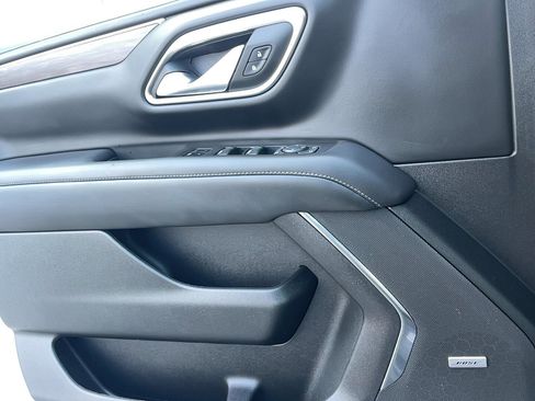 Used 2023 Chevrolet Suburban Z71 w/ Luxury Package image 11