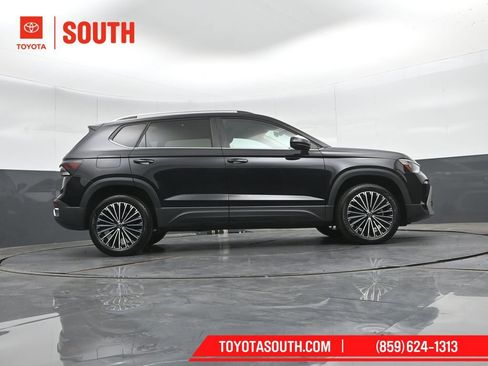Used 2025 Volkswagen Taos SE FWD image 37