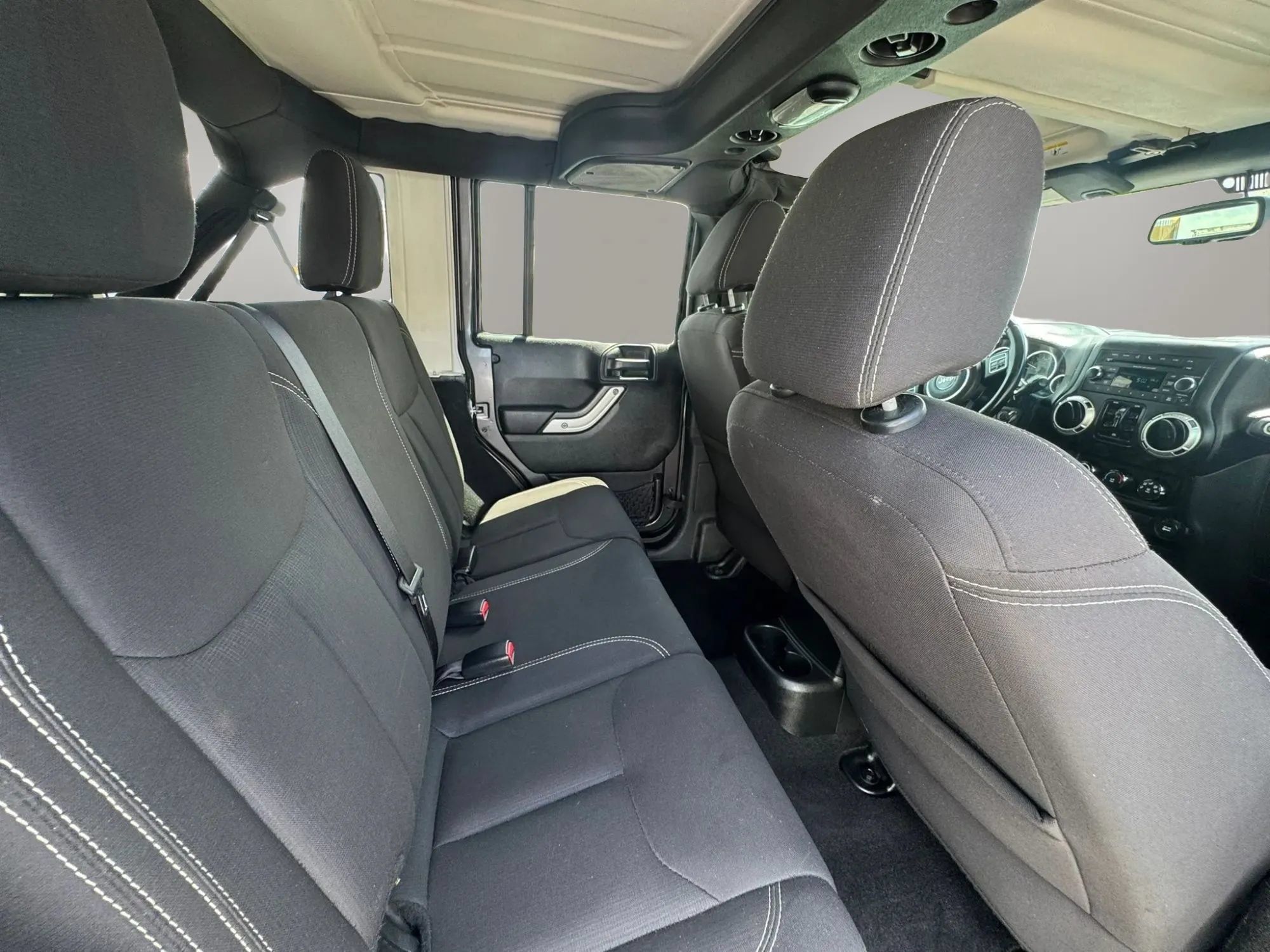 Used 2017 Jeep Wrangler Unlimited Rubicon w/ Connectivity Group AWD/4WD image 13
