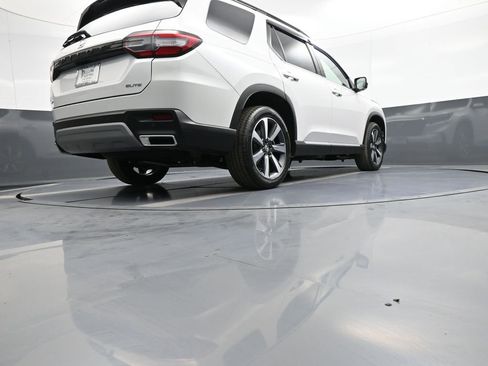 Certified 2023 Honda Pilot Elite image 32