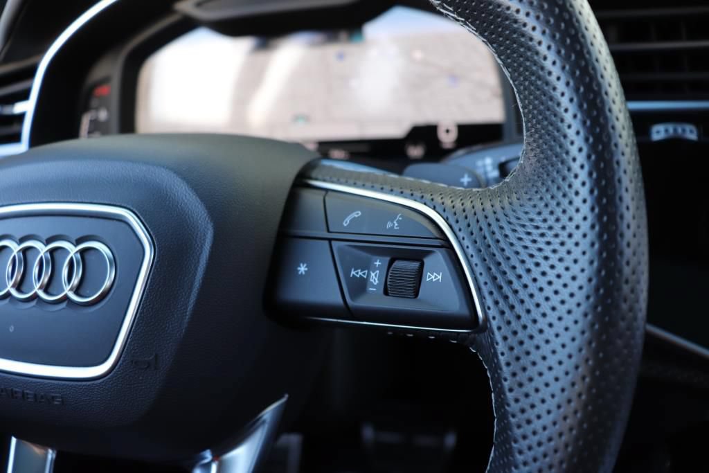 Used 2023 Audi SQ8 Prestige AWD/4WD image 41