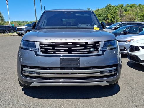 Used 2023 Land Rover Range Rover SE AWD/4WD image 2