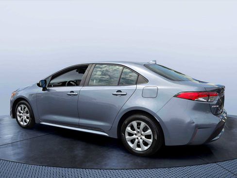 Used 2020 Toyota Corolla LE FWD image 4