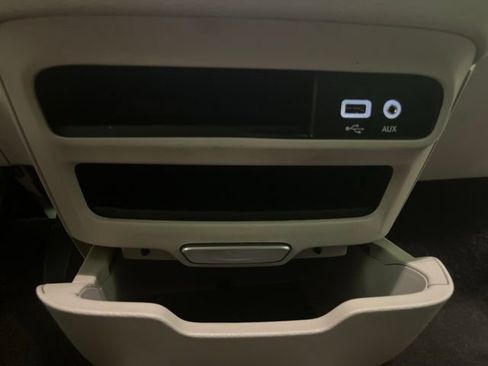 Used 2020 Chrysler Pacifica Limited FWD image 32