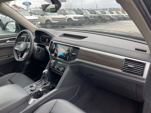 Used 2023 Volkswagen Atlas SE image 19