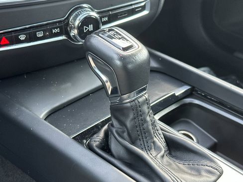 Used 2020 Volvo S60 T5 Momentum w/ Premium Package image 21