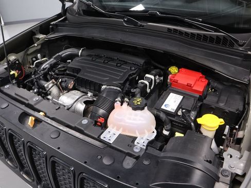 Used 2022 Jeep Renegade Altitude AWD/4WD image 13