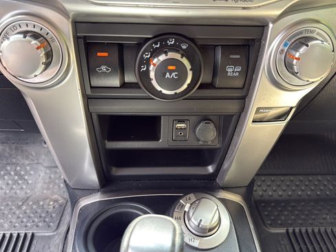 Used 2018 Toyota 4Runner SR5 Premium AWD/4WD image 27
