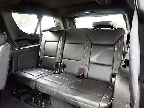 Used 2023 Chevrolet Suburban Premier image 18